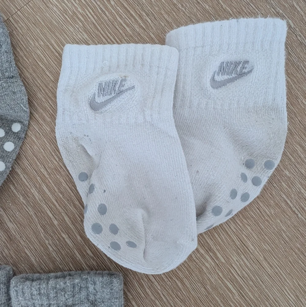 ✨4 for 12 Nike Baby Socks Set - Gray and White 6-12 Months